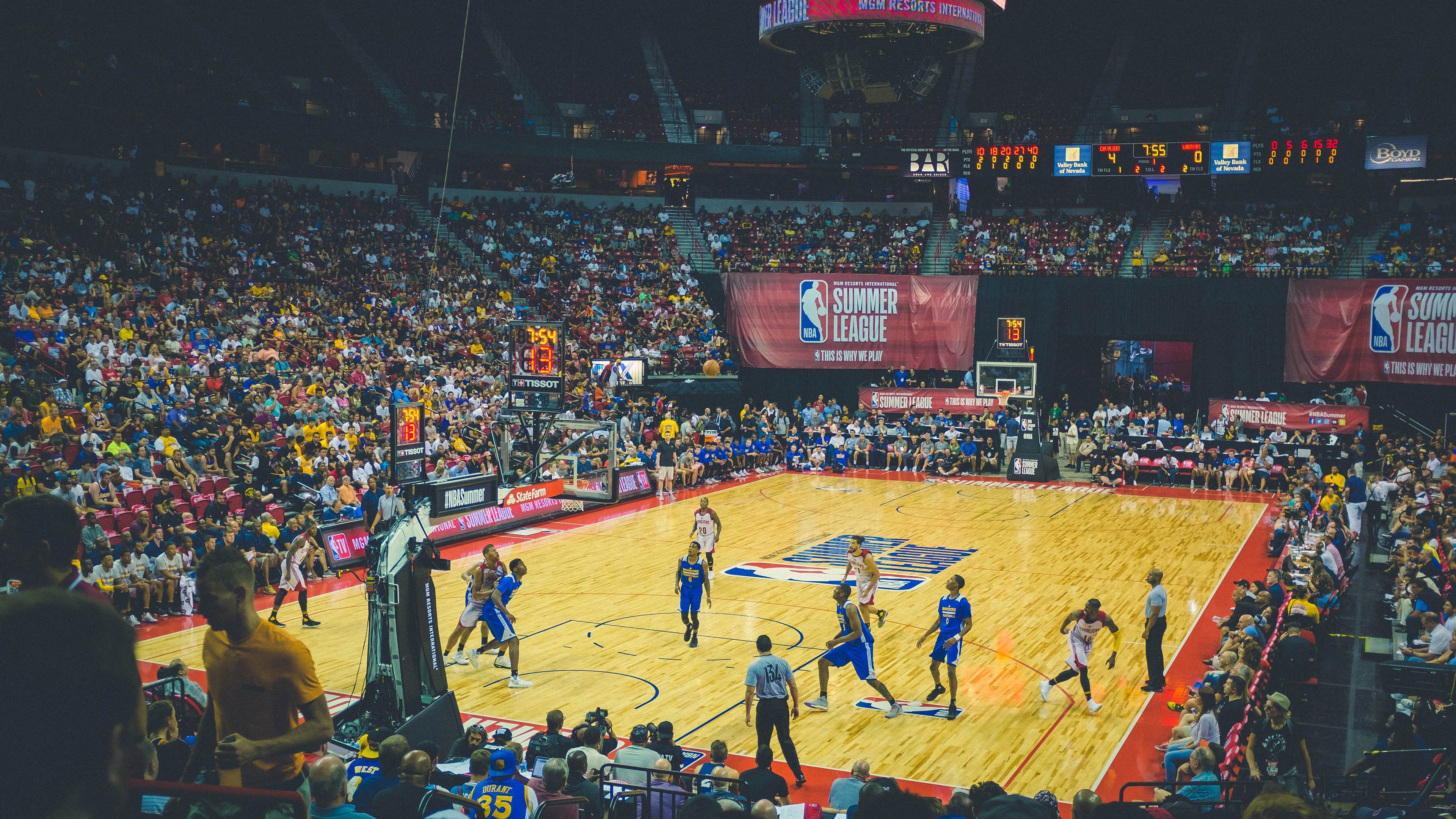 《全球电竞经济报告：市场规模持续增长》，全球电竞游戏市场规模