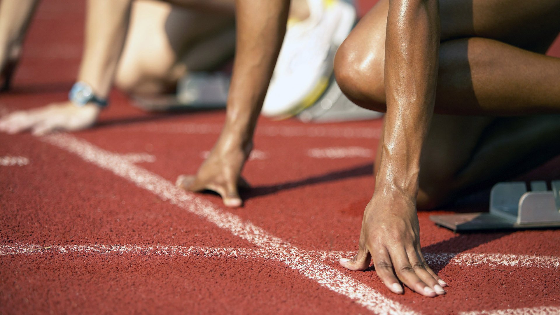 电竞行业与传统体育的融合：如何相互借鉴与共同发展，电竞产业与传统体育